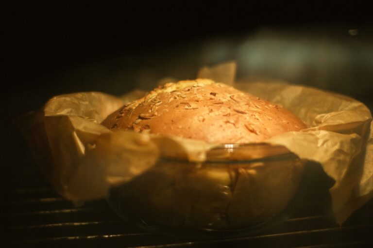 Zo maak je je oven schoon met baking soda en azijn