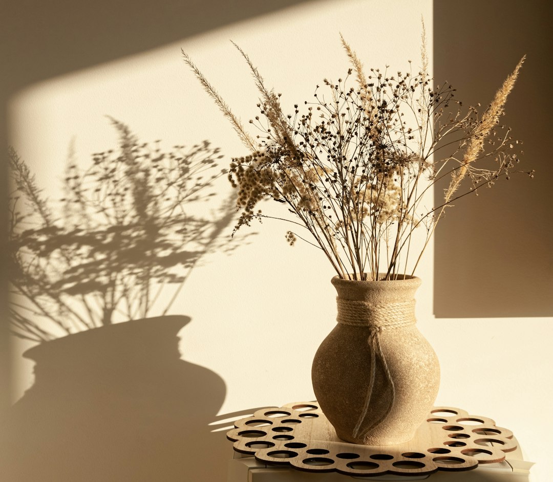 Vaas met droogbloemen: zo kies je de juiste combinatie